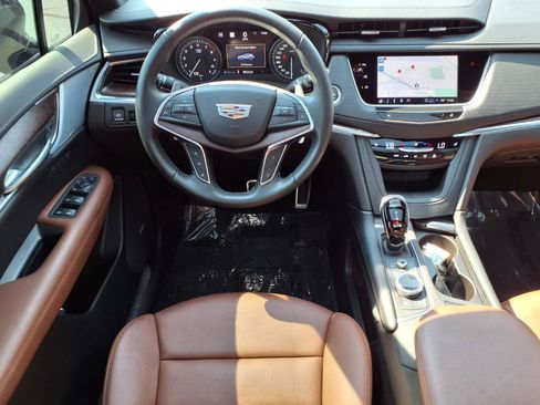 Used 2024 Cadillac XT5 Sportv w/ Technology Package AWD/4WD image 2