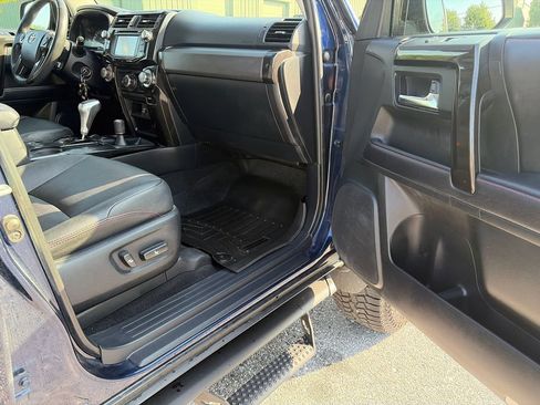 Used 2019 Toyota 4Runner TRD Off-Road Premium AWD/4WD image 15