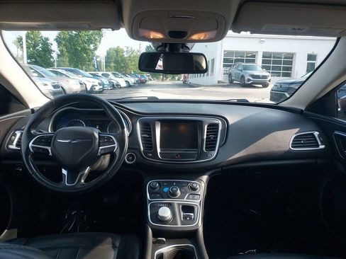 Used 2016 Chrysler 200 Limited FWD image 9