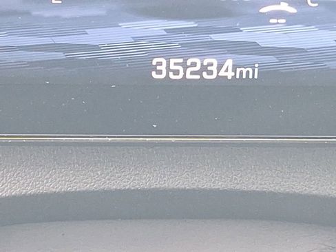 Used 2025 Chevrolet Traverse LT image 38