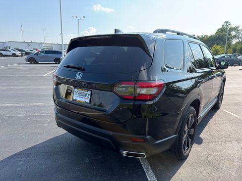 Used 2025 Honda Pilot Black Edition image 6