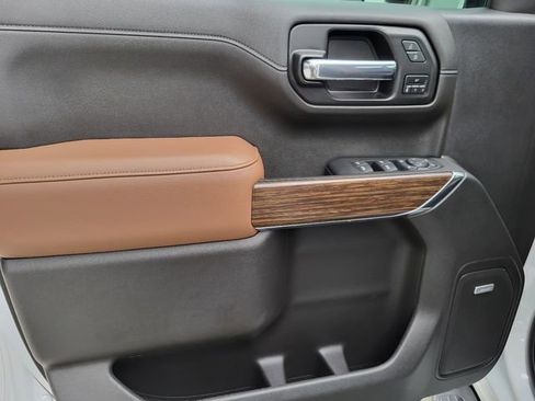 Used 2022 Chevrolet Silverado 1500 High Country w/ Z71 Off-Road Package image 23