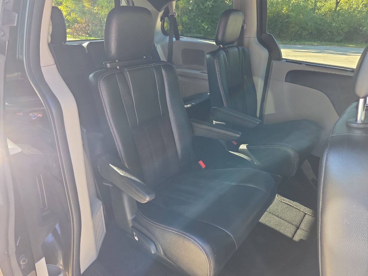 Used 2018 Dodge Grand Caravan SXT w/ Driver Convenience Group FWD image 18