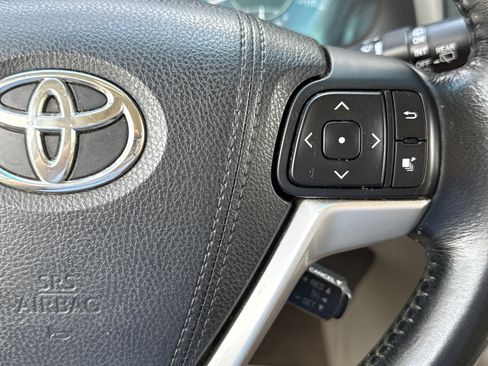 Used 2015 Toyota Sienna XLE FWD image 13