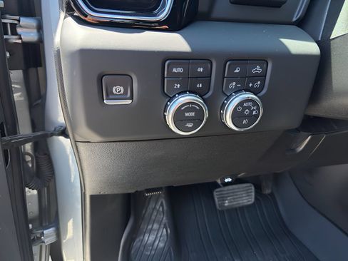 Used 2024 GMC Sierra 2500 Denali w/ Denali Reserve Package AWD/4WD image 17