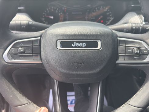 Used 2023 Jeep Compass Latitude w/ Sun and Sound Group AWD/4WD image 17