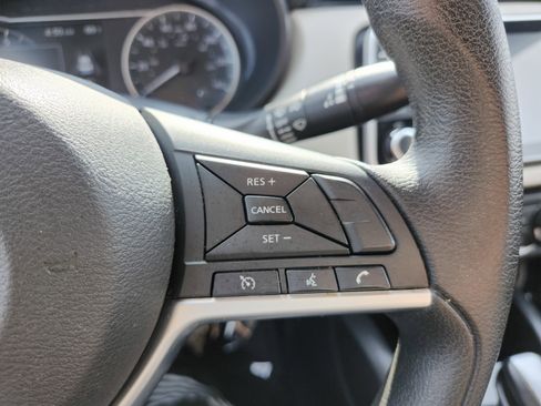 Used 2021 Nissan Versa SV image 31