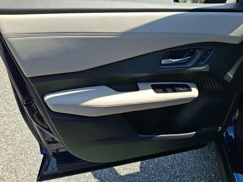 Used 2023 Nissan Ariya FWD image 12