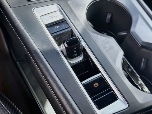 Certified 2024 Volkswagen Atlas Cross Sport SE FWD image 15