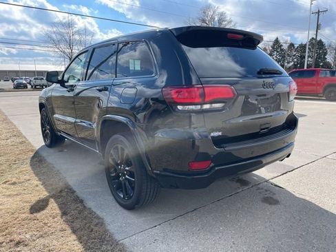 Used 2021 Jeep Grand Cherokee Laredo X AWD/4WD image 2