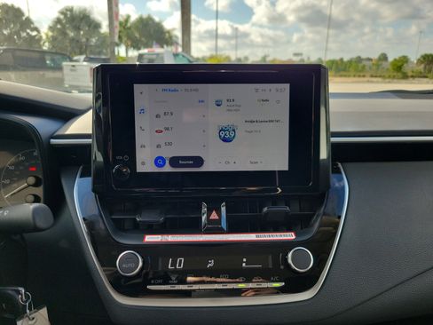 Used 2025 Toyota Corolla LE image 19