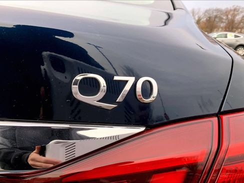 Used 2016 INFINITI Q70 3.7 AWD/4WD image 10