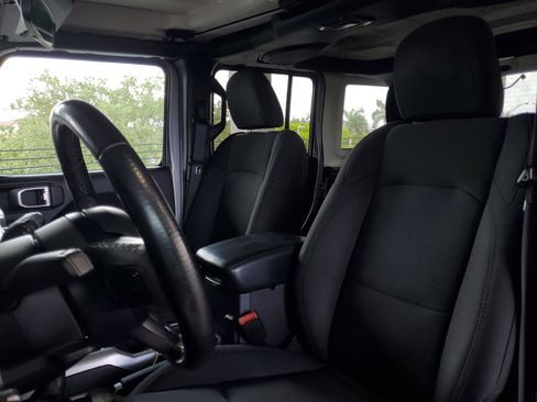 Used 2020 Jeep Wrangler Unlimited Sport AWD/4WD image 19
