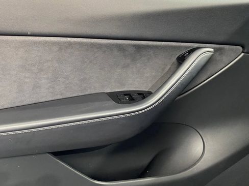 Used 2020 Tesla Model Y Long Range image 12