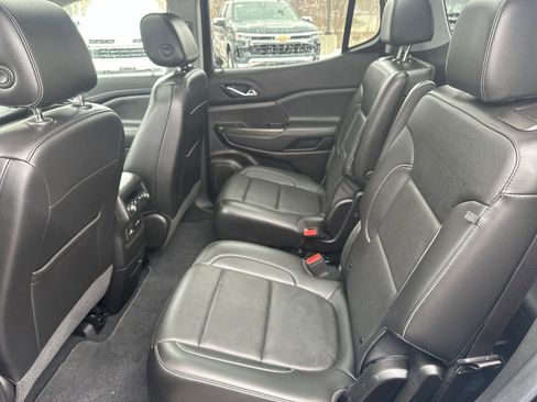 Used 2023 GMC Acadia SLT w/ Elevation Edition image 18