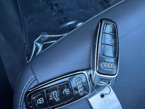 Used 2022 Audi e-tron Premium w/ Convenience Plus Package AWD/4WD image 45