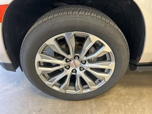 Used 2022 GMC Yukon XL Denali image 8