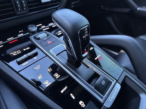 Used 2023 Porsche Cayenne Platinum Edition image 24