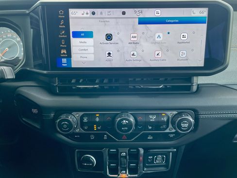 Used 2024 Jeep Wrangler Sahara image 18