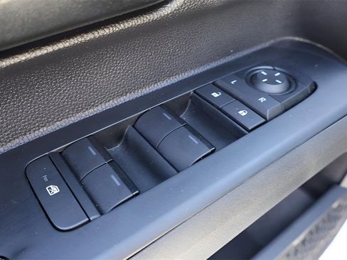 Used 2024 Toyota Tacoma SR image 12