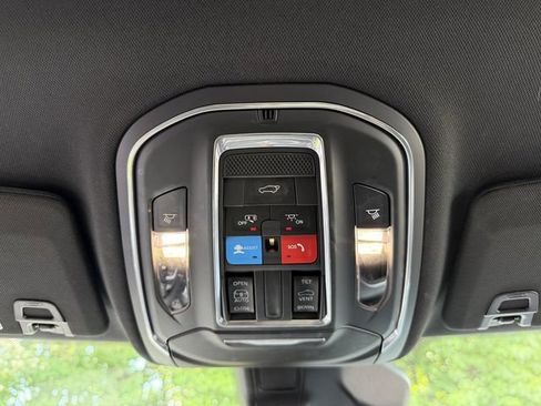 Used 2023 Jeep Grand Cherokee Altitude AWD/4WD image 23