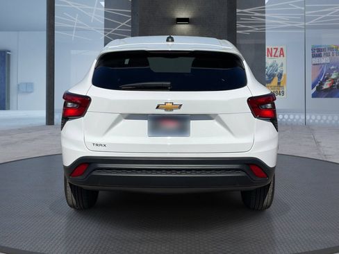 Used 2025 Chevrolet Trax LS FWD image 5
