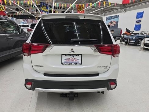Used 2018 Mitsubishi Outlander SEL image 5