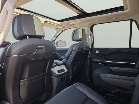 New 2026 Lincoln Navigator L Reserve image 10