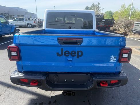 New 2026 Jeep Gladiator Rubicon w/ Whitecap Package AWD/4WD image 3