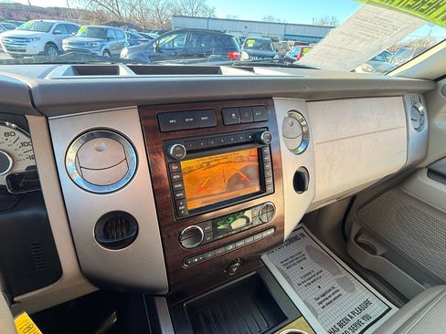 Used 2010 Ford Expedition Limited image 14