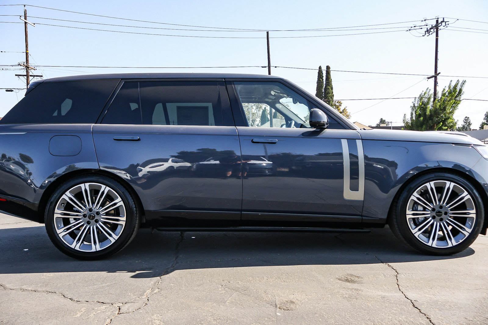 New 2026 Land Rover Range Rover Long Wheelbase SE AWD/4WD image 4