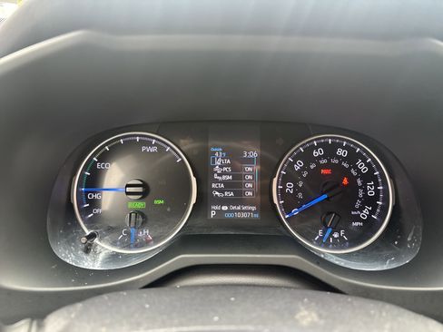 Used 2019 Toyota RAV4 XLE image 21