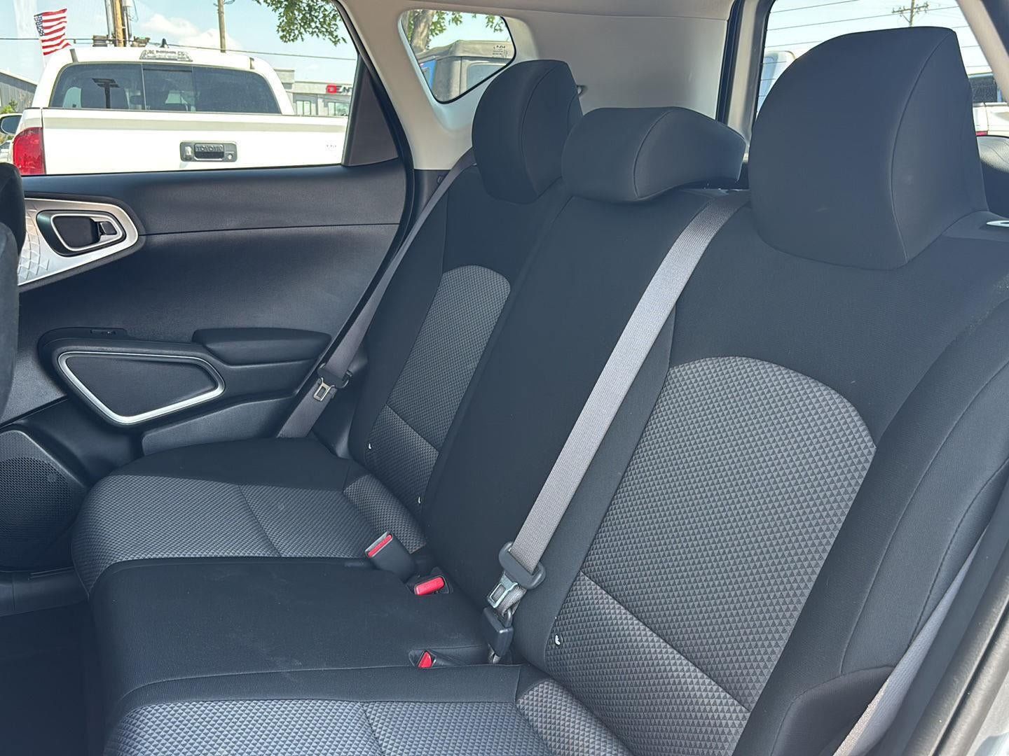 Used 2025 Kia Soul LX w/ LX Technology Package FWD image 20