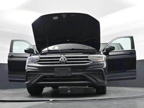 Used 2022 Volkswagen Tiguan SE image 22