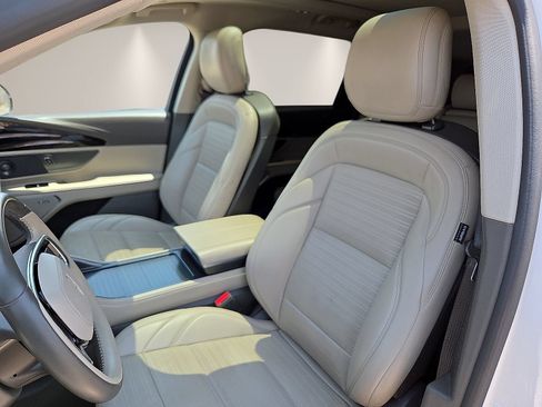 Certified 2025 Lincoln Nautilus Reserve AWD/4WD image 18