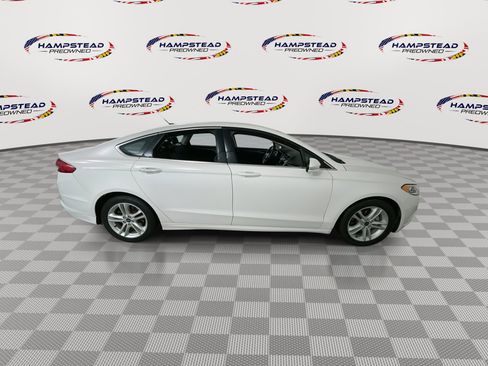Used 2018 Ford Fusion SE w/ Fusion SE Technology Package image 9