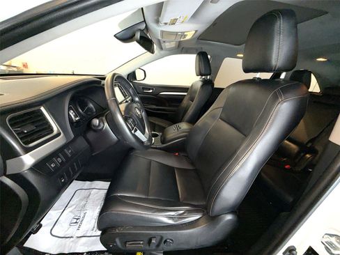 Used 2019 Toyota Highlander XLE image 13