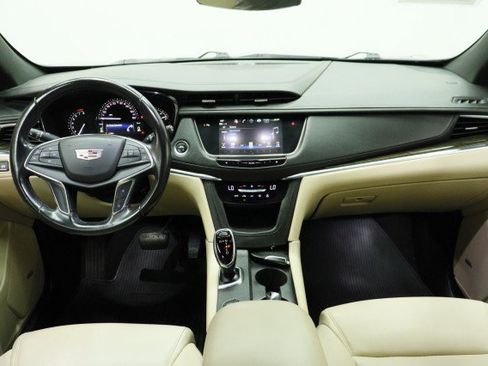 Used 2019 Cadillac XT5 FWD image 24