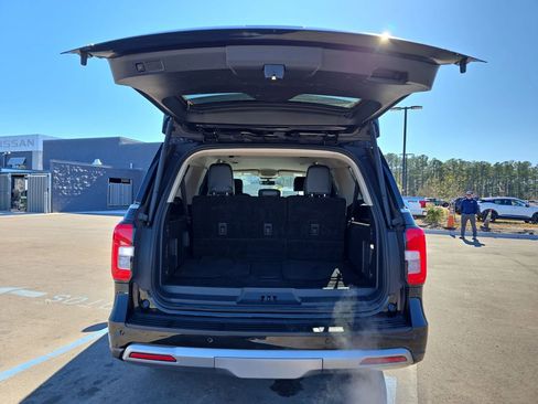 Used 2024 Ford Expedition Max XLT image 17