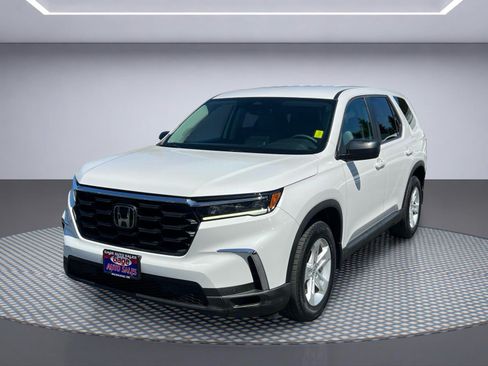 Used 2023 Honda Pilot LX image 2