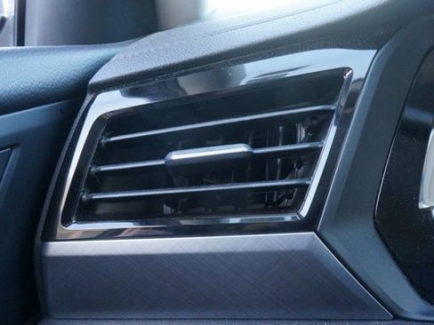 Certified 2023 Volkswagen Jetta SE w/ Panoramic Sunroof Package image 27