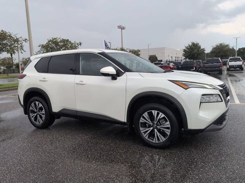 Used 2021 Nissan Rogue SV FWD image 2