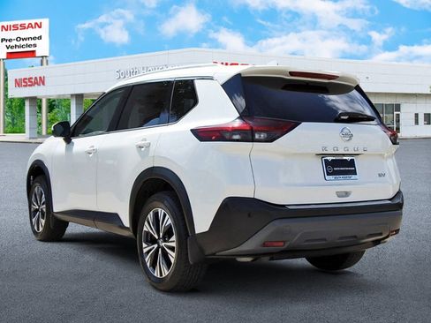 Certified 2021 Nissan Rogue SV w/ Premium Package FWD image 3