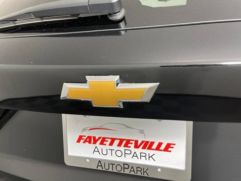 Certified 2025 Chevrolet Trax LT FWD image 19