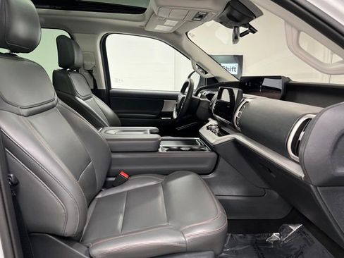 Used 2025 Ford Expedition Active AWD/4WD image 60
