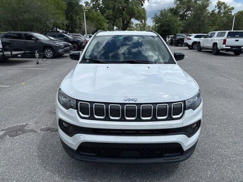 Used 2022 Jeep Compass Latitude FWD image 2