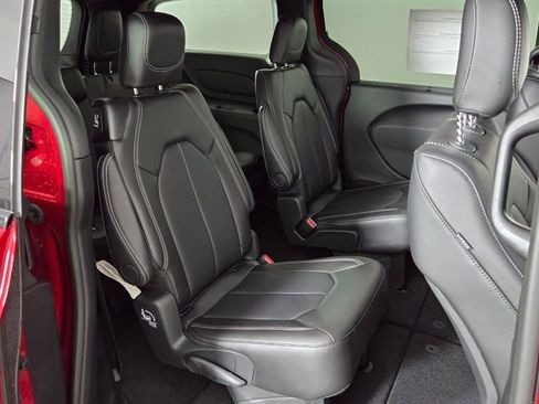 New 2026 Chrysler Pacifica Select image 32