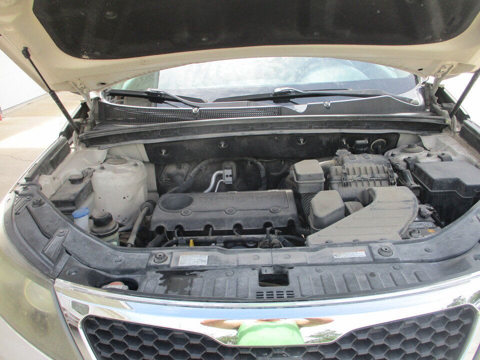 Used 2012 Kia Sorento FWD w/ Third Row Pkg image 4