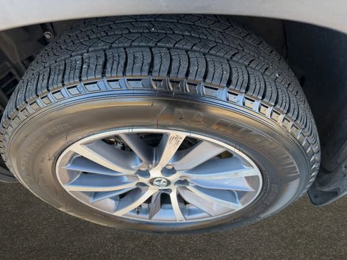 Used 2019 Toyota Highlander XLE image 8