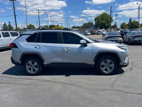 Used 2022 Toyota RAV4 XLE w/ Convenience Package AWD/4WD image 8
